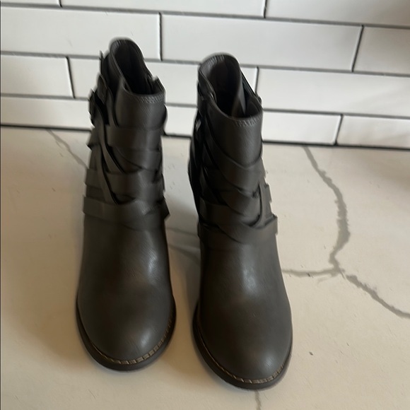 Women's Gray Ankle Boots - Picture 1 of 4